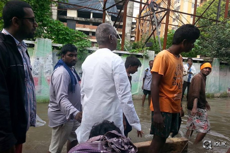 Celebs-at-Chennai-Flood-Relief-Activities